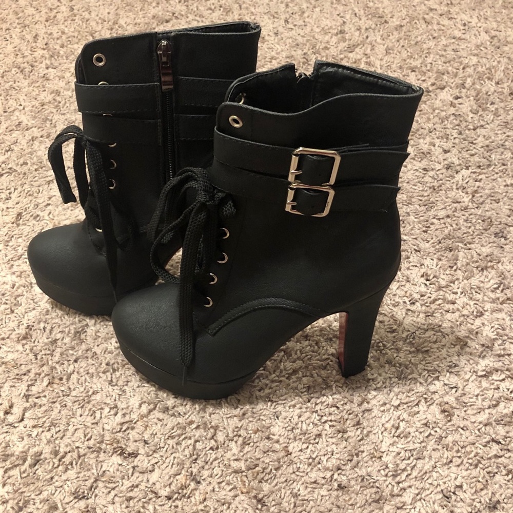 Vero Cuoio high-heeled red bottom boots.